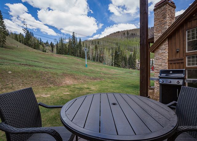 Pet Friendly Elkpoint Townhome - Ski in/Ski Out - Best Location - Arcade Game 10