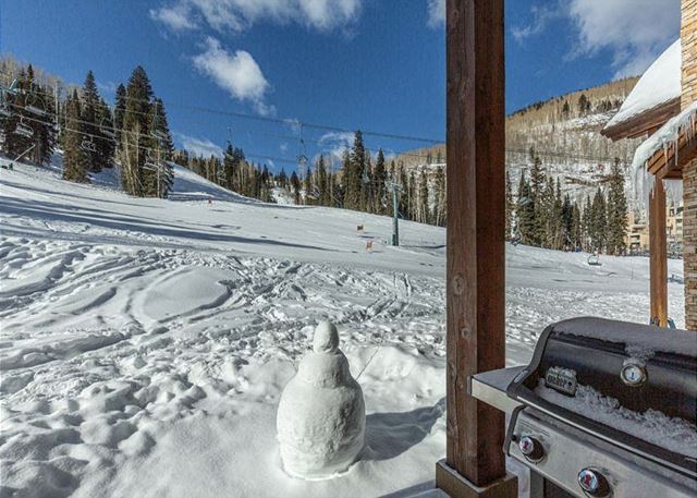 Pet Friendly Elkpoint Townhome - Ski in/Ski Out - Best Location - Arcade Game 9