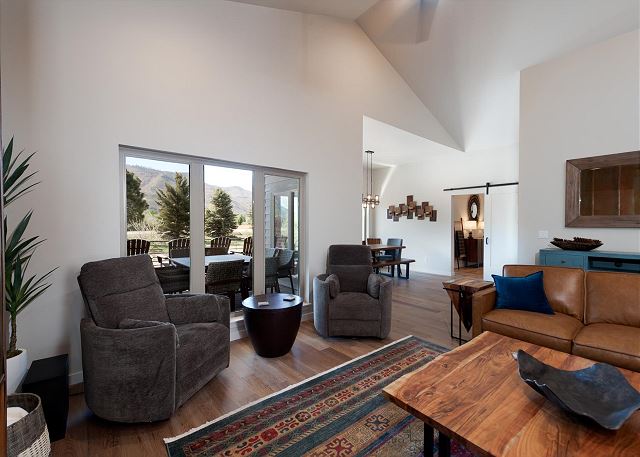 New Luxury Home 12 min. to Durango - AC - Hot Tub/Game Room - Mtn. Views 2