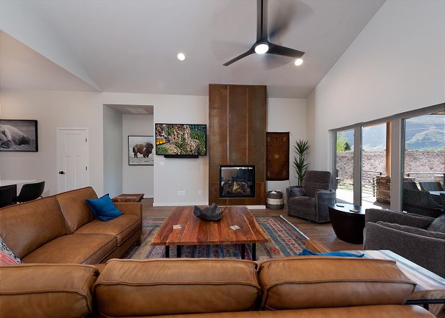 New Luxury Home 12 min. to Durango - AC - Hot Tub/Game Room - Mtn. Views 4