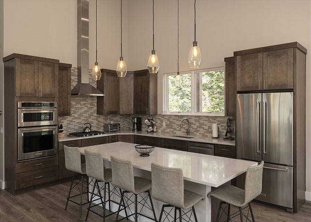 Home Across from Purg - Hot Tub, Ping Pong, Foosball, AC, Multiple Decks 7