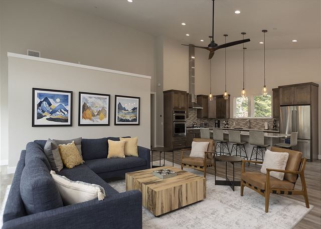 Home Across from Purg - Hot Tub, Ping Pong, Foosball, AC, Multiple Decks 5