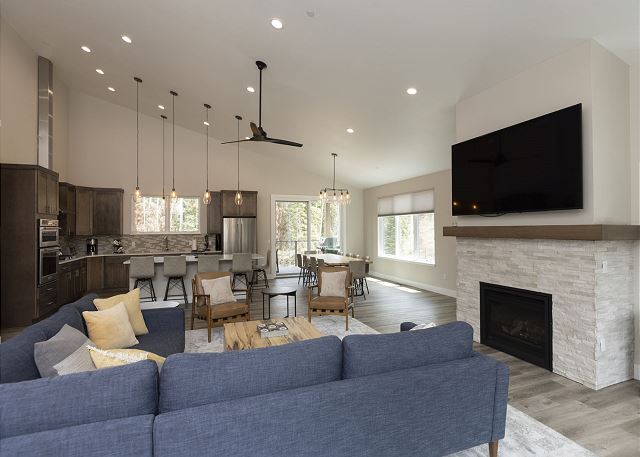 Home Across from Purg - Hot Tub, Ping Pong, Foosball, AC, Multiple Decks 3