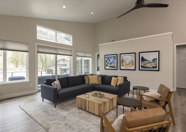 Home Across from Purg - Hot Tub, Ping Pong, Foosball, AC, Multiple Decks 4