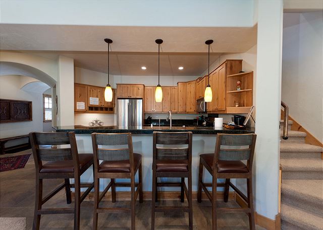 Largest Black Bear Townhome - Hot Tub - EV Charger - Ski Shuttle 10