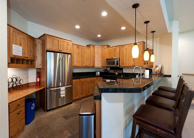 Largest Black Bear Townhome - Hot Tub - EV Charger - Ski Shuttle 8