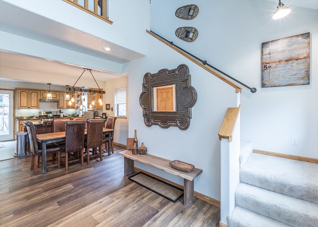 Great Views-Sleeps 8-Private Deck-Walk to Main St 8