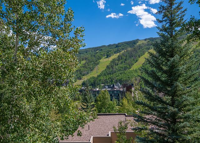 Penthouse Condo w/ Grand Views | Walk to Gondola | 2 Masters & Decks 4