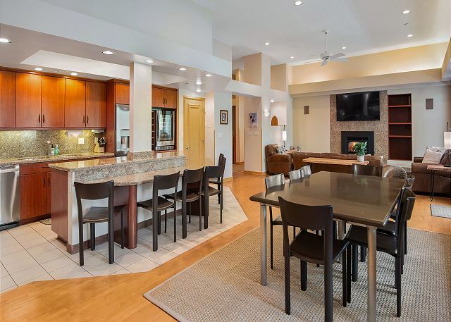 Penthouse Condo w/ Grand Views | Walk to Gondola | 2 Masters & Decks 4