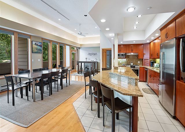 Penthouse Condo w/ Grand Views | Walk to Gondola | 2 Masters & Decks 5