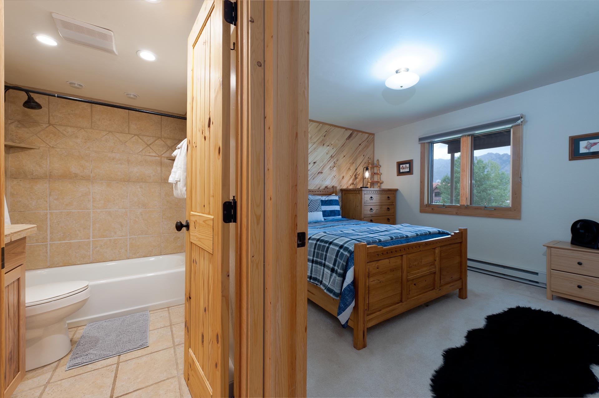 2nd Bedroom - Queen Bed