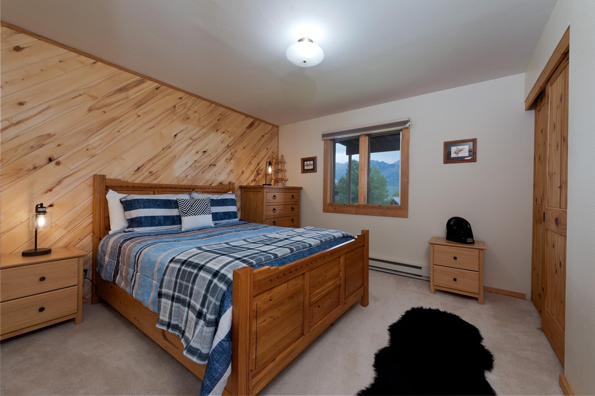 2nd Bedroom - Queen Bed