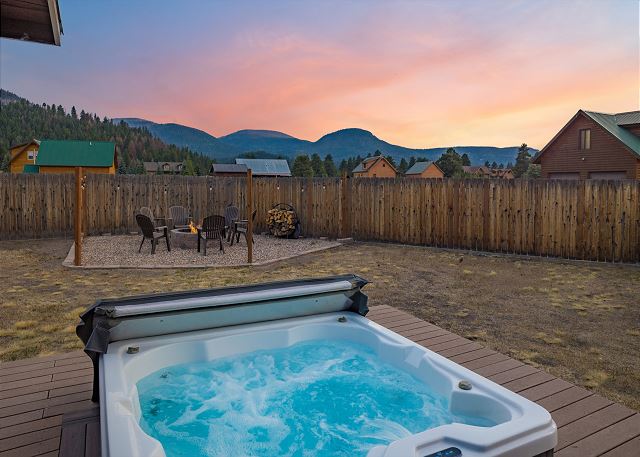 Close to Wolf Creek Ski Area/Private Hot Tub/ATVs Welcome/Firepit