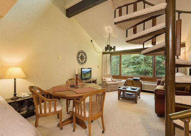 The Evergreen (#332) |10 min to Ski - A/C - Golf - Shared Pool & Hot Tub 3