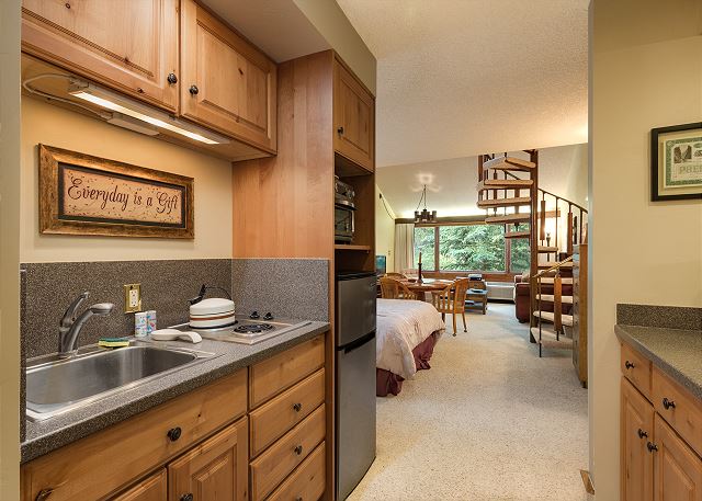 The Evergreen (#332) |10 min to Ski - A/C - Golf - Shared Pool & Hot Tub 6