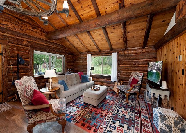 River Stone | Charming Log Cabin Near Florida River, 20 Min to Town, Dogs OK 5