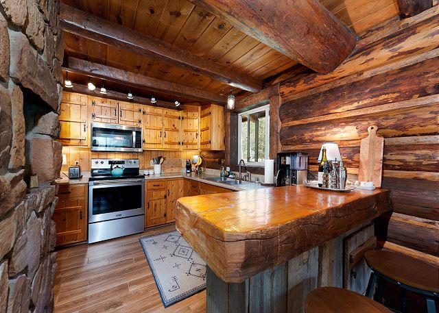 River Stone | Charming Log Cabin Near Florida River, 20 Min to Town, Dogs OK 7