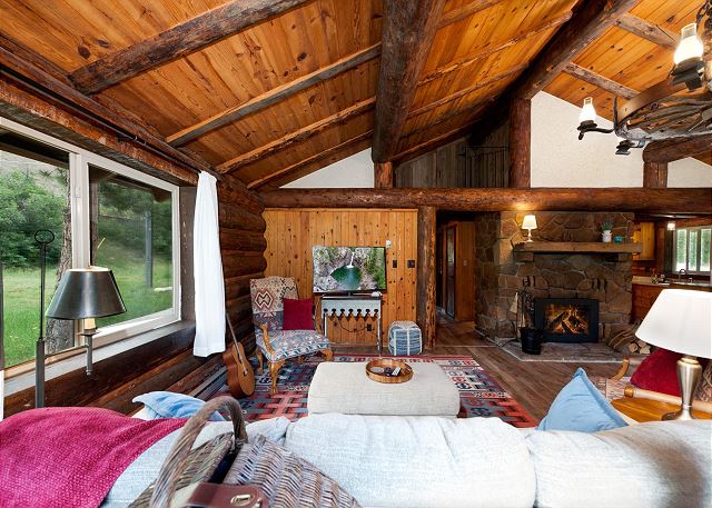 River Stone | Charming Log Cabin Near Florida River, 20 Min to Town, Dogs OK 4