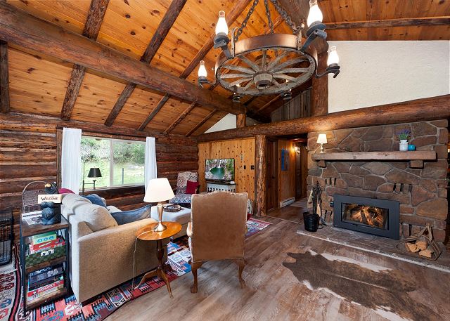 River Stone | Charming Log Cabin Near Florida River, 20 Min to Town, Dogs OK 6