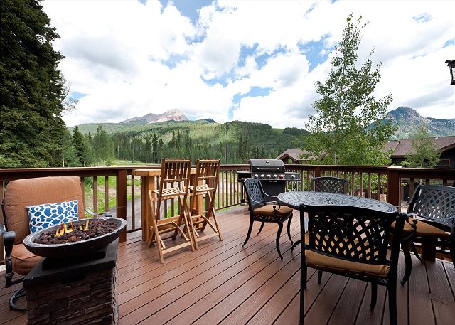 Corner Cascade Village Condo - Largest deck - Fire Pit - Views - Heated Pool