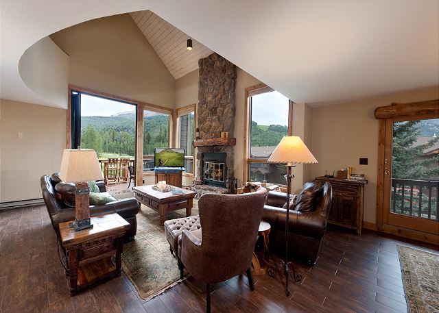 Corner Cascade Village Condo - Largest deck - Fire Pit - Views - Heated Pool 10