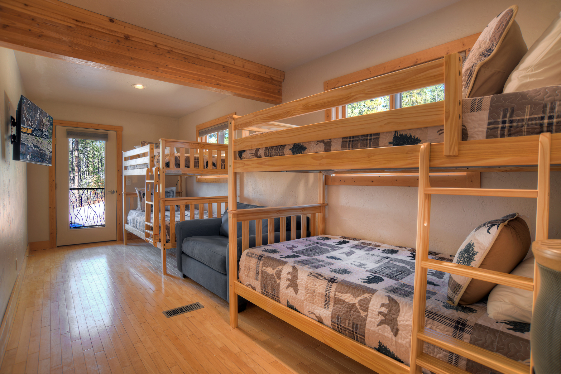 Main House - 4th Bedroom - 2 Bunk Beds (Single over Single) - TV and Deck (upstairs)