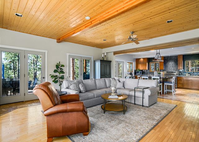 Home with Amazing Mountain Views on 8 acres - 20 Min to Dgo 9