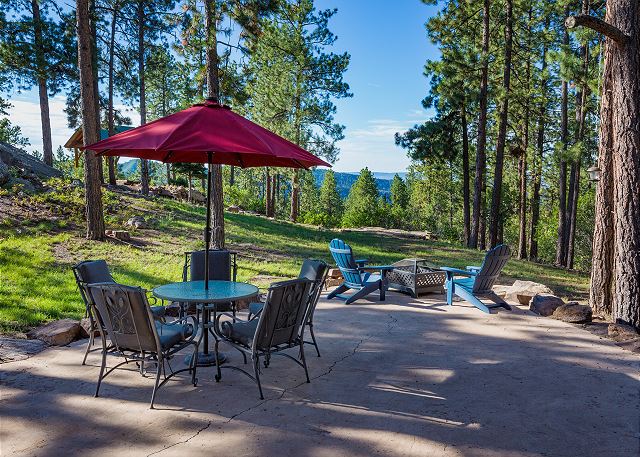Home with Amazing Mountain Views on 8 acres - 20 Min to Dgo 2