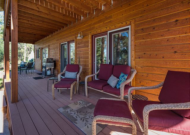 Home with Amazing Mountain Views on 8 acres - 20 Min to Dgo 6