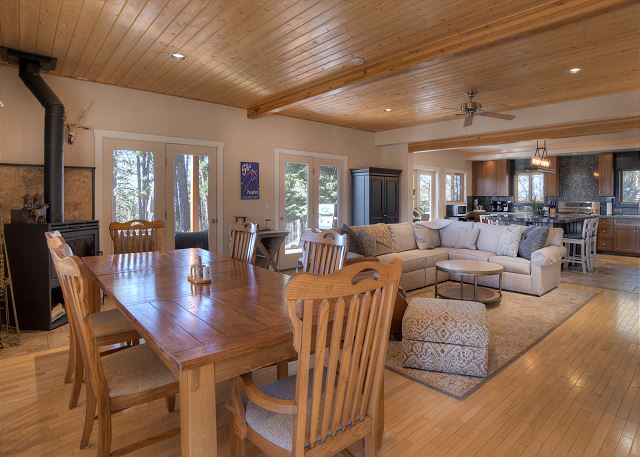 Luxury Home on 8 Acres - Fantastic Views and outdoor space - 20 Min to DGO 10