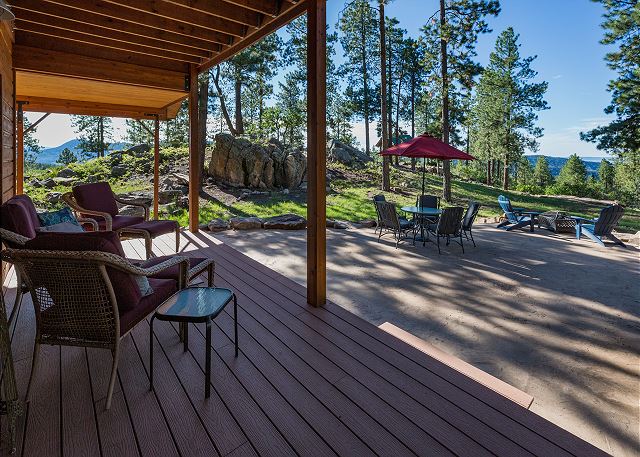 Luxury Home on 8 Acres - Fantastic Views and outdoor space - 20 Min to DGO 5