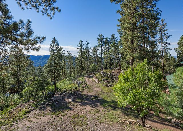 Luxury Home on 8 Acres - Fantastic Views and outdoor space - 20 Min to DGO