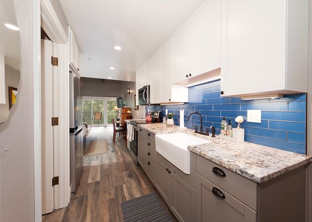 Silver Pines (#571) |10 min to Ski - Private Deck - Golf - AC - Pool/Hot Tub 10