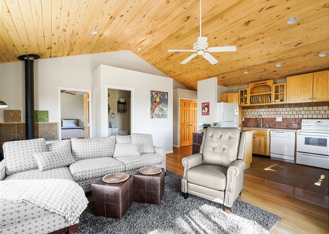 Cabin with fantastic views on 8 acres - 20 Min to historic downtown Durango 4