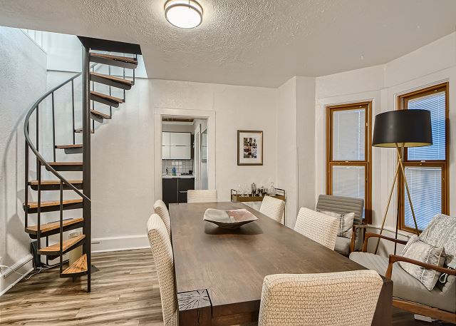 Charming 2-bedroom Denver home-Dog friendly