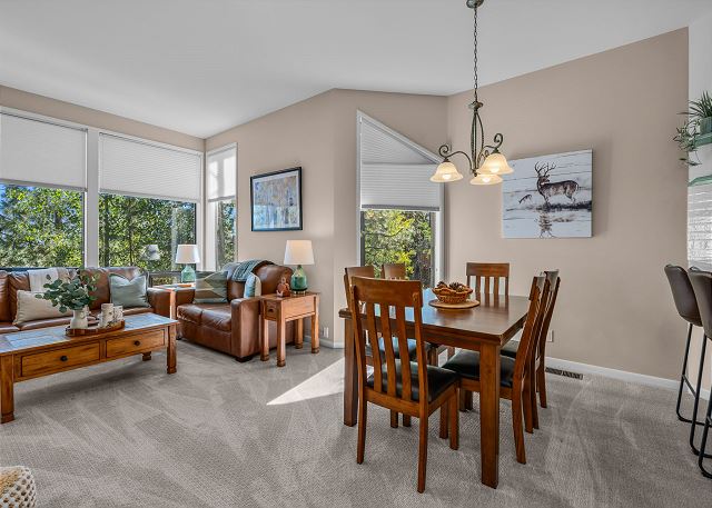 Pilot Butte View Retreat ~Close to Hiking, Biking and Mountain 6