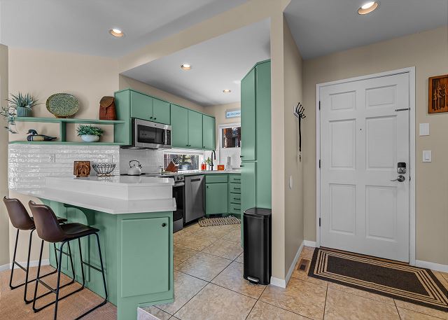 Pilot Butte View Retreat ~Close to Hiking, Biking and Mountain 10