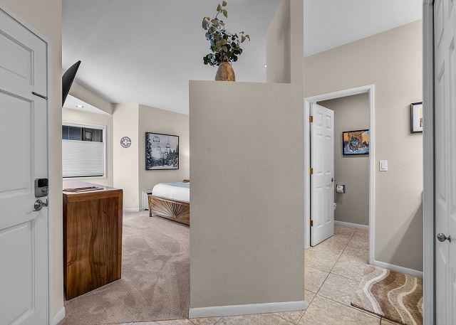 New Listing! Hotel style suite in Mt. Bachelor Village! 6