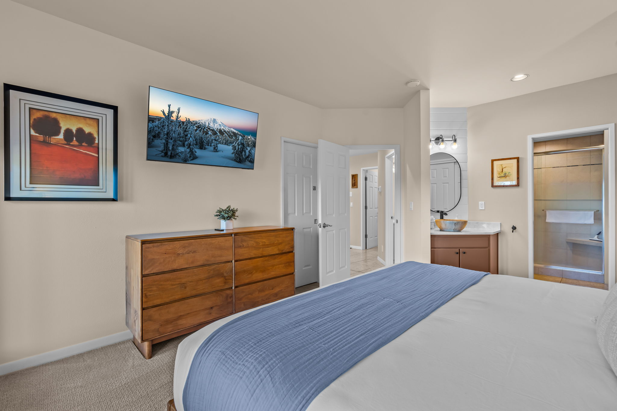 Newly updated and remodeled! Private hot tub! Lockable storage in garage. | Photo 15