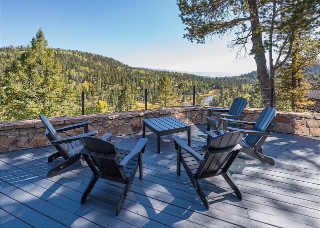 Luxury Modern Mountain Home w/ Amazing Lake & Mountain Views. 2 Miles to Purg 3