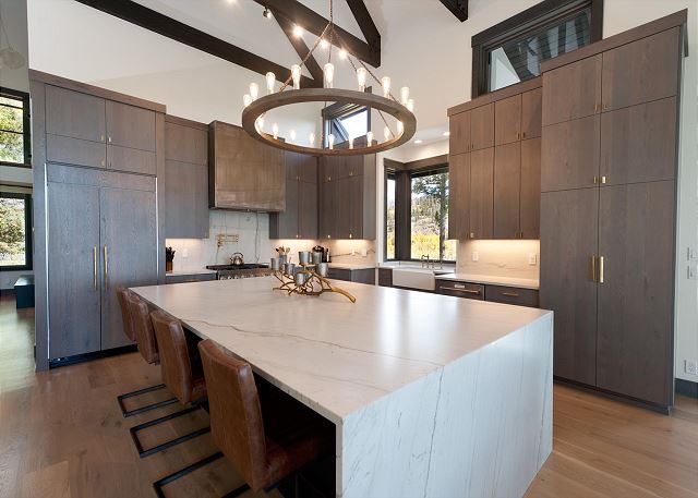 Luxury Modern Mountain Home w/ Amazing Lake & Mountain Views. 2 Miles to Purg 10