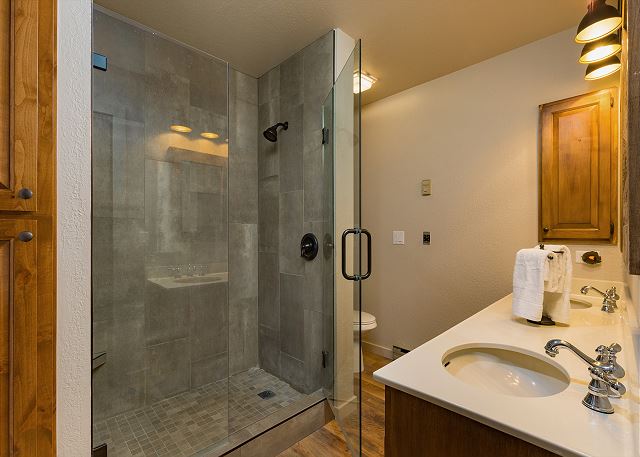 Silver Vista at Cascade (#364) | Near Ski w/ Shuttle - Pool - End Unit - Deck 10