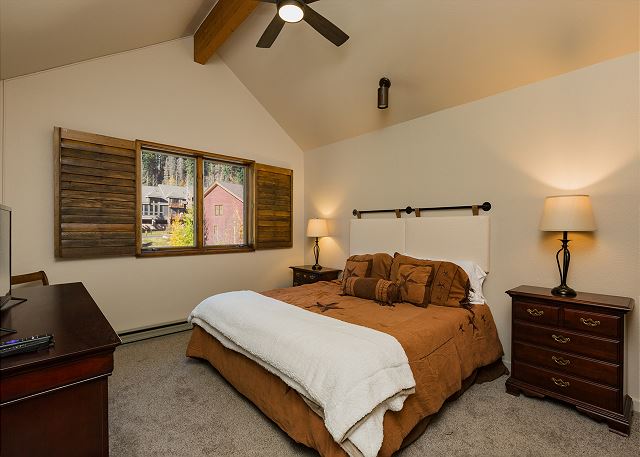 Silver Vista at Cascade (#364) | Near Ski w/ Shuttle - Pool - End Unit - Deck 8