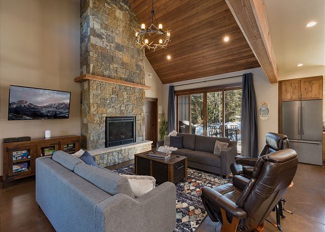 New Lake Front Home Across from Purg - Hot Tub/Fire Pit/AC/Arcade Game- Views 3