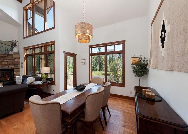 Luxury Cascade Village Townhome/Amazing Views/2 mi to Purg 9