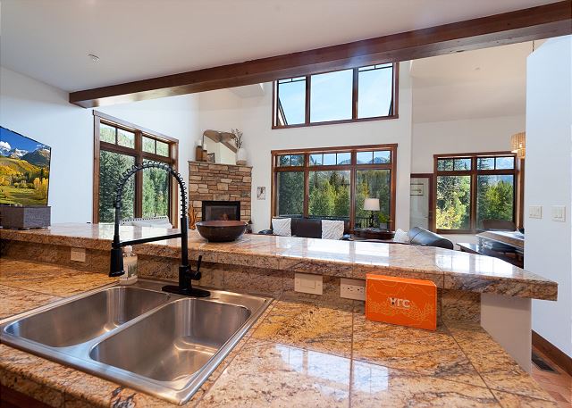 Luxury Cascade Village Townhome/Amazing Views/2 mi to Purg 4