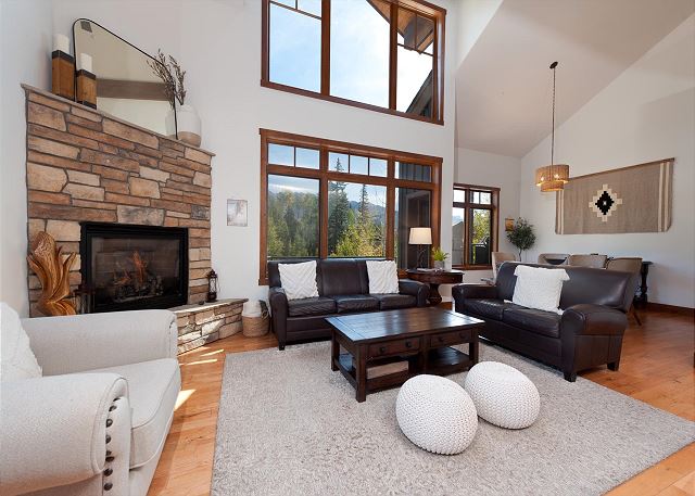 Luxury Cascade Village Townhome/Amazing Views/2 mi to Purg 2