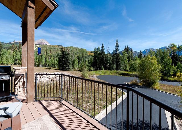 Luxury Cascade Village Townhome/Amazing Views/2 mi to Purg 5