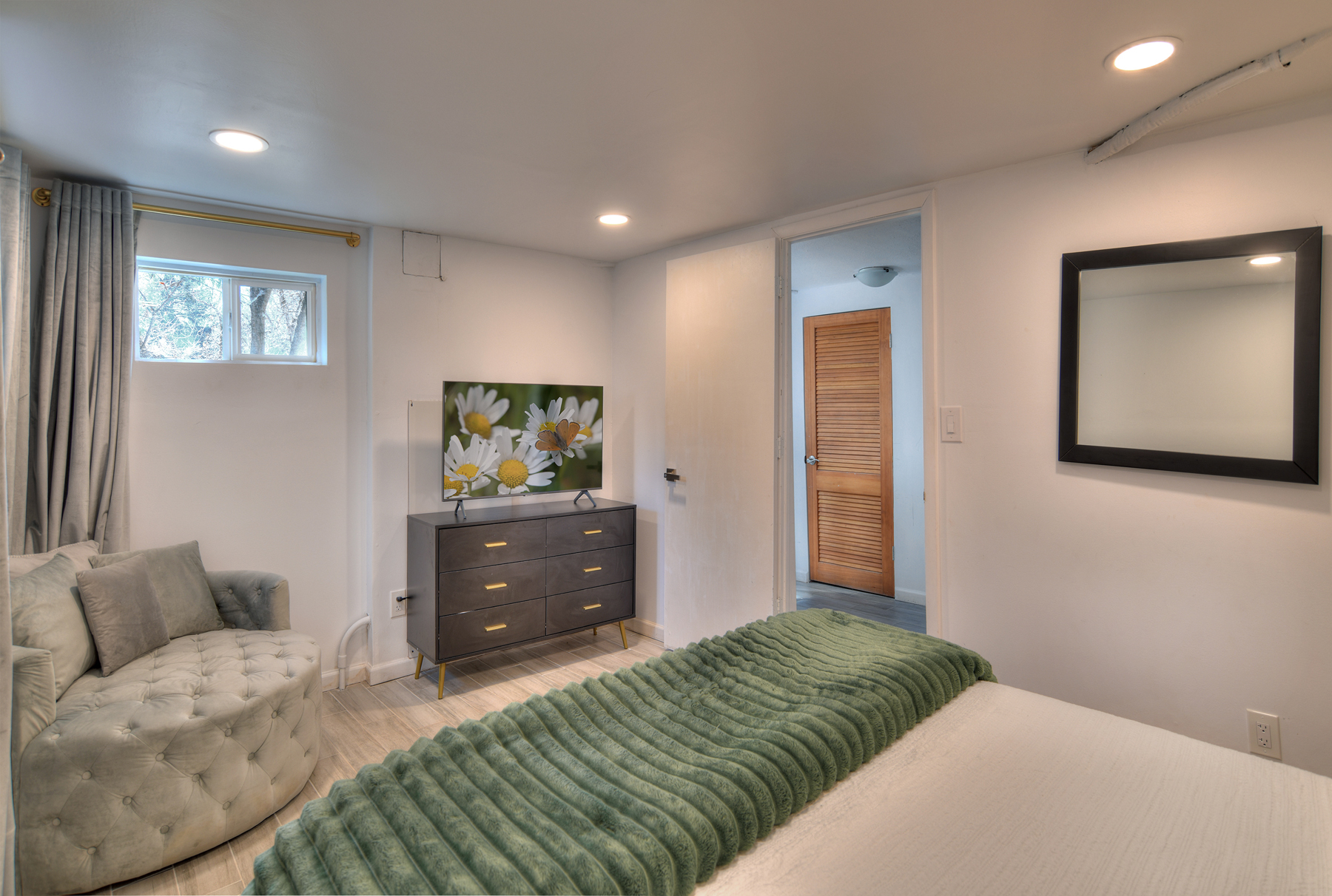 4th Bedroom - Queen and TV (Basement)