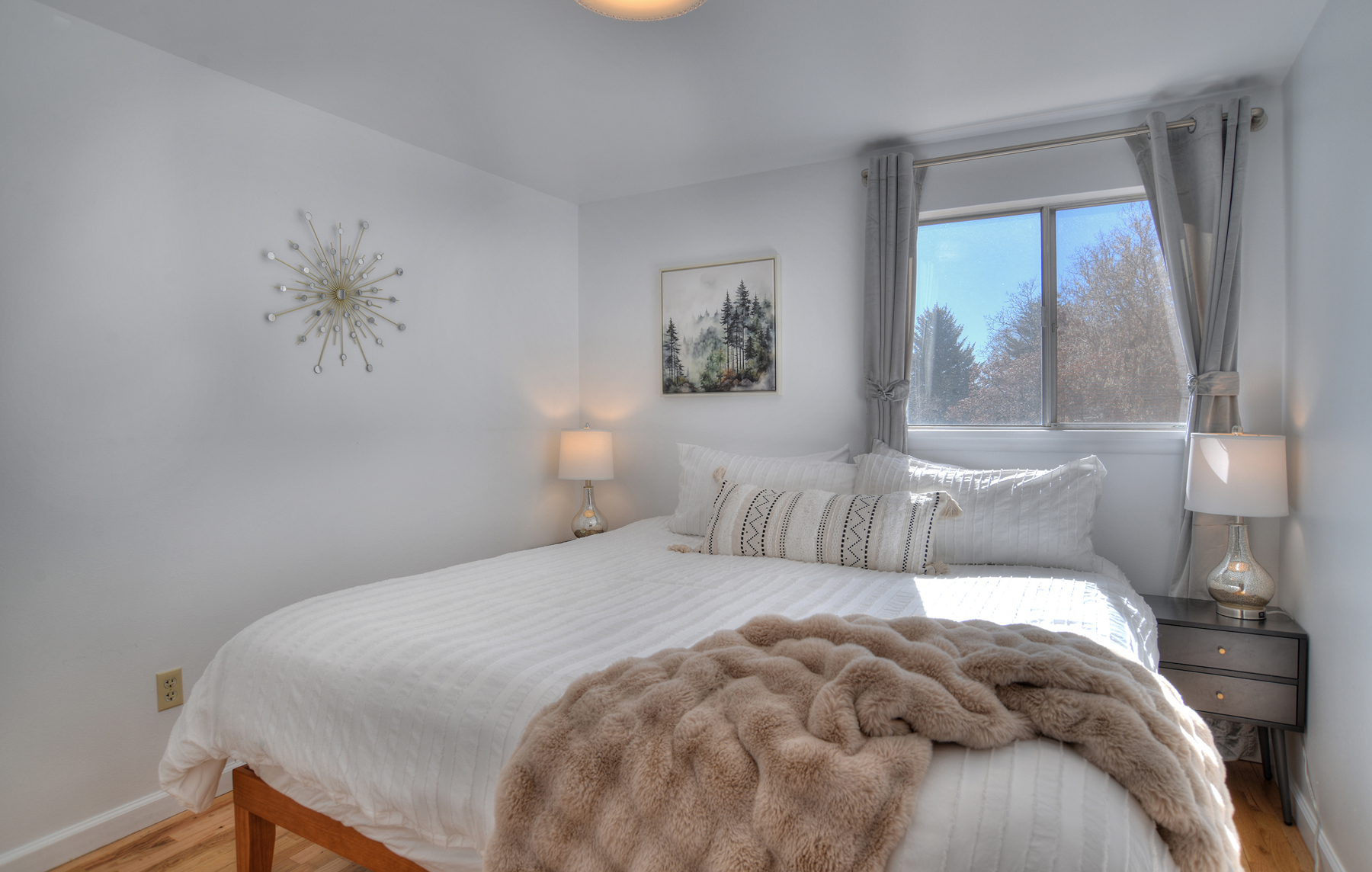 3rd Bedroom - King and TV (Upstairs)